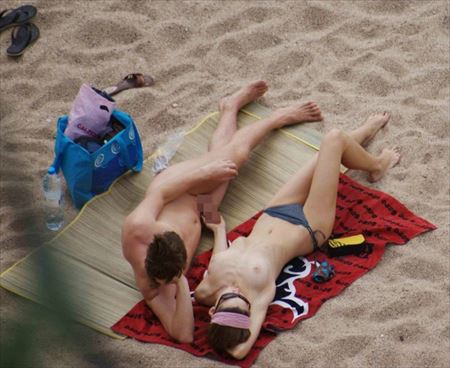 外人美女が砂浜でエロくなってる画像のお気入りをうｐ[31枚] | エロコスプレ画像堂 | エロ画像,外国人,野外露出,素人